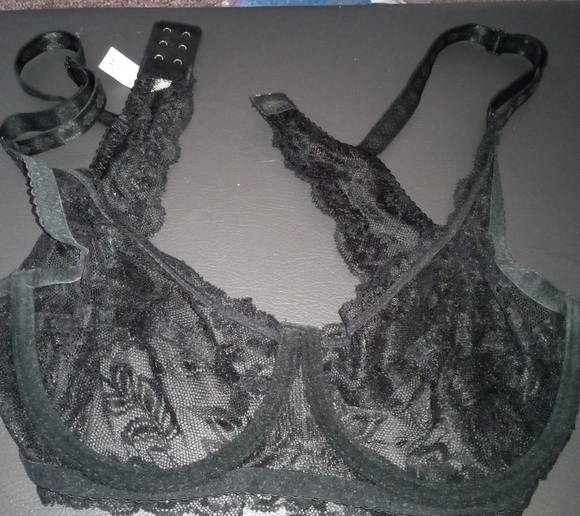 Black Lacy Bra - Picture 1 of 3